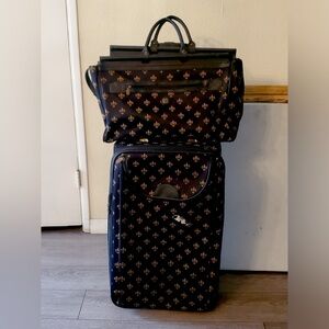 American Flyer 2 Piece Fleur De Lis Luggage Set